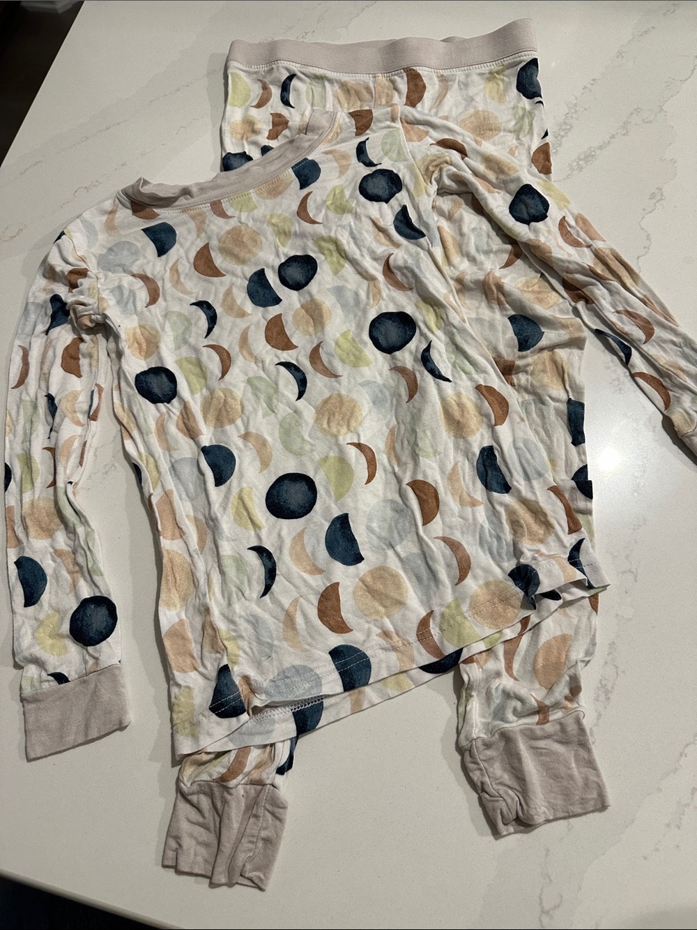 Little Sleepies Luna Neutral Crescent 2 piece long sleeve pajama set 5/6 FAIR